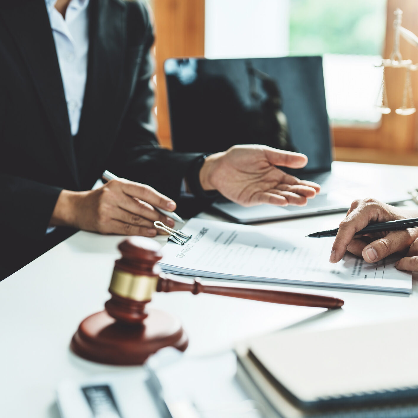 Law, Consultation, Agreement, Contract, Attorney or Lawyer holding a pen  is consulting with a client to explain the pattern of answering questions before going to court to decide a lawsuit